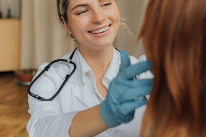 How do I choose a rhinoplasty surgeon?